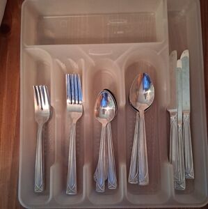 Rubbermaid Silver Flatware Set
